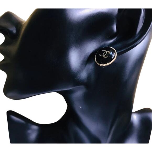 Chanel Black and Gold CC Button Earrings Printemps Spring/Summer 2022 (CCXX015) - Picture 2 of 4